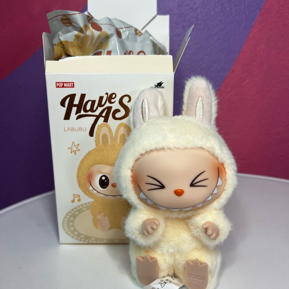 Have a seat labubu Sisi